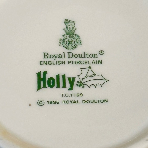 🎄🌟HP🌟 VTG 1986 Royal Doulton Holly Pattern 8" Round Vegetable Bowl Porcelain - Picture 8 of 8
